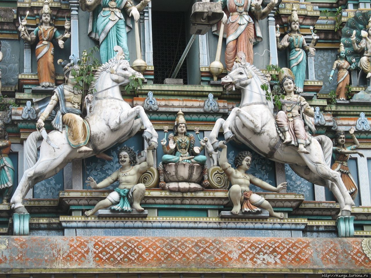 Храм Шри Махамариамман. Гопура Куала-Лумпур, Малайзия