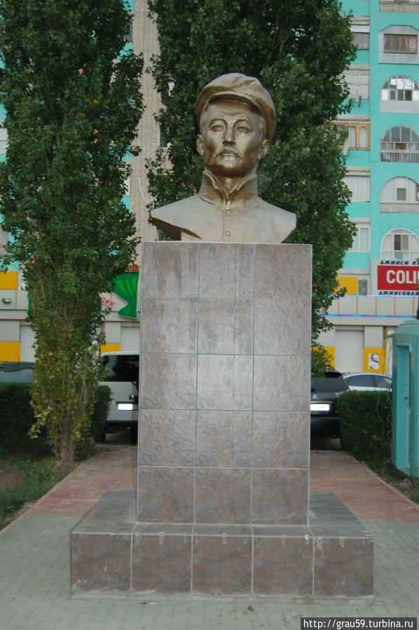 Памятник Айтиеву Уральск, Казахстан