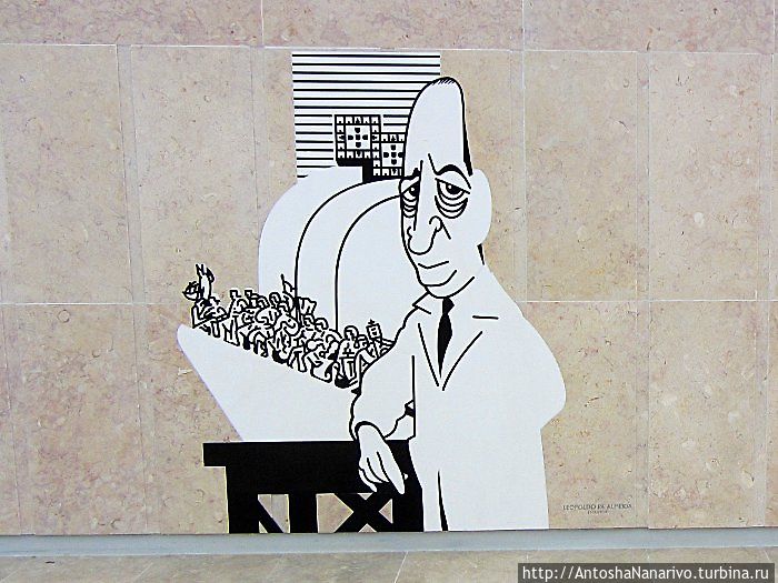 Леополду Де Алмейда, автор памятника.