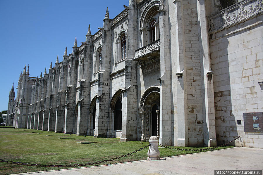 Монастырь — самое большое и известное здание мануэлинского стиля Лиссабон, Португалия