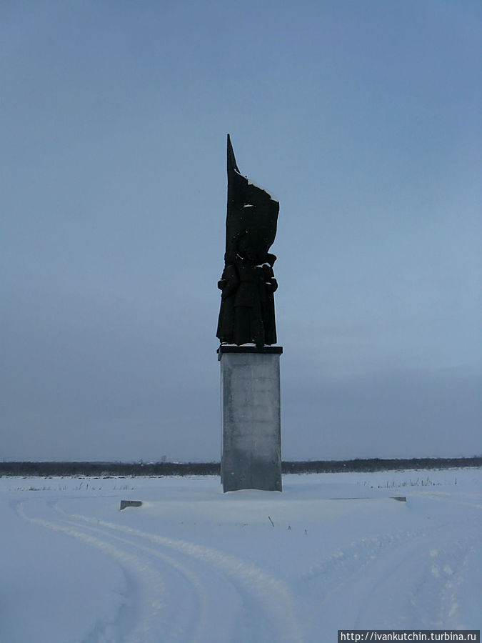 Памятник борцам с интервенцией на берегу Двины Котлас, Россия
