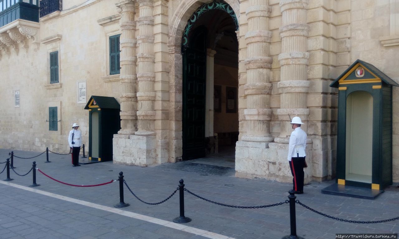 Караул у президентского дворца Остров Мальта, Мальта