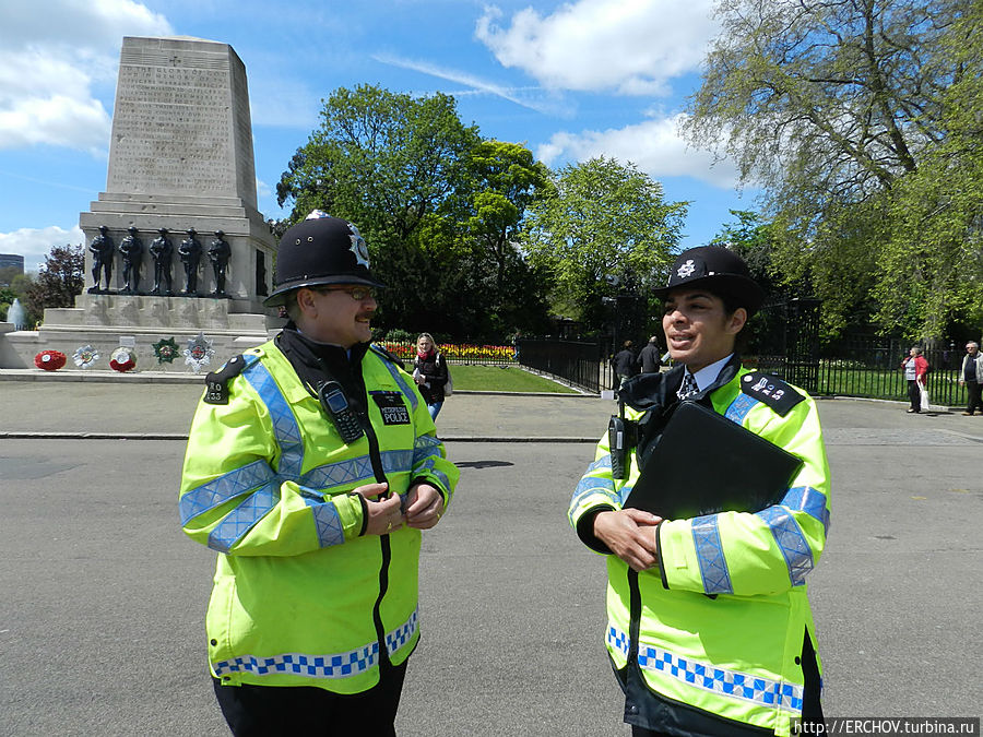 Полицейские в Лондоне Лондон, Великобритания