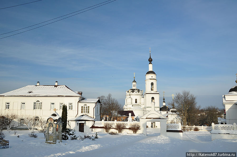 Погода в малоярославце. Никольский Черноостровский монастырь зимой. Зима Малоярославец женский монастырь. Малоярославец зимой. Малоярославец зимой Калужская область.