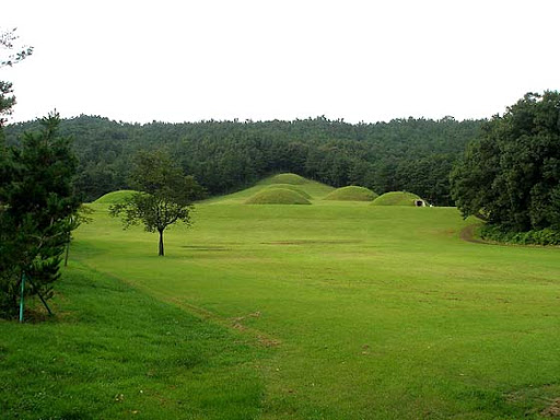 Королевские гробницы в Нонгсане / Royal Tombs in Neungsan-ri