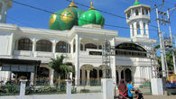 Одна из многочисленных мечетей.