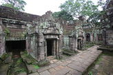 Внутренние дворики центрального святилища в храмовом комплексе Пре-Кхан