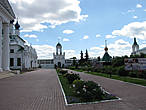 Спасо-Яковлевский Дмитриев мужской монастырь построен не ранее 1389г.  Очень ухожен и красив!