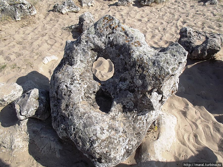 В этом камне сердце проявляется при определённом солнечном освещении Варненская область, Болгария