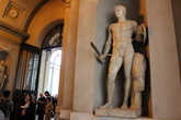 Галерея бюстов. В галерее собраны бюсты римских императоров, античных богов, и простых граждан.