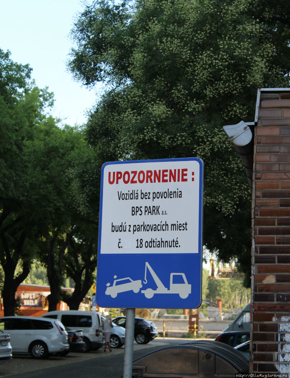 В городе повсюду таблички, обещающие быть опозоренным, ежели чего натворишь:) Братислава, Словакия