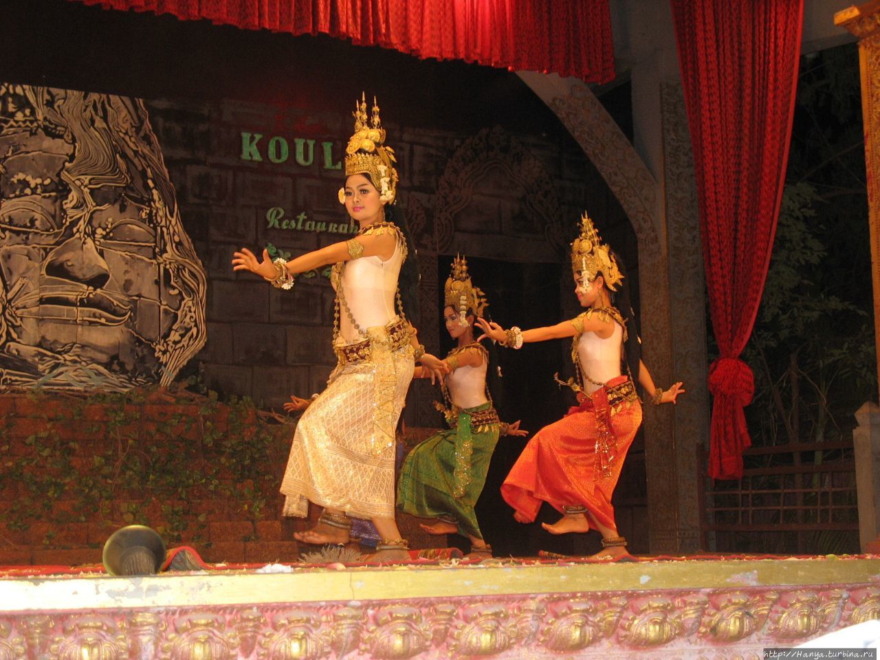 Apsara dance шоу в ресторане Кулен Сиемреап, Камбоджа