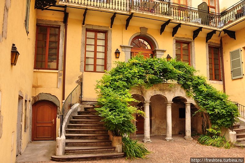 Впрочем, дворики палаццо тоже очаровывают, так что образ альпийской Венеции не кажется рекламной уловкой. Анси, Франция