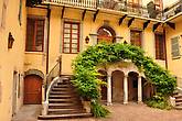 Впрочем, дворики палаццо тоже очаровывают, так что образ альпийской Венеции не кажется рекламной уловкой.