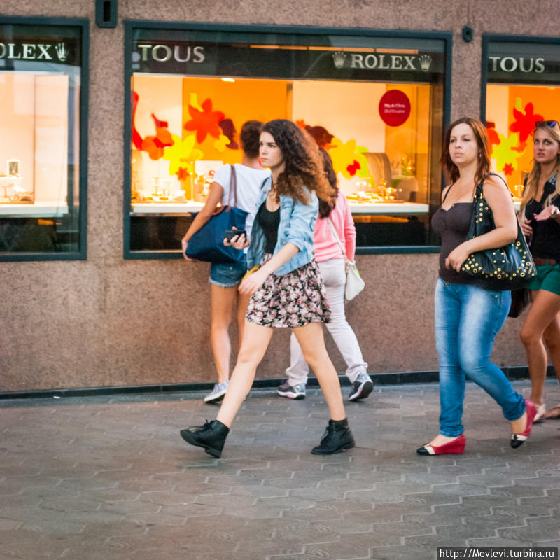 В Барселоне на перекрёстке Барселона, Испания