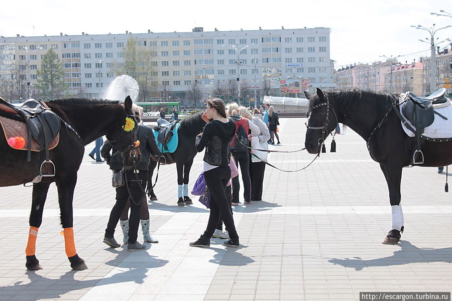 Майские гуляния на площади Победы