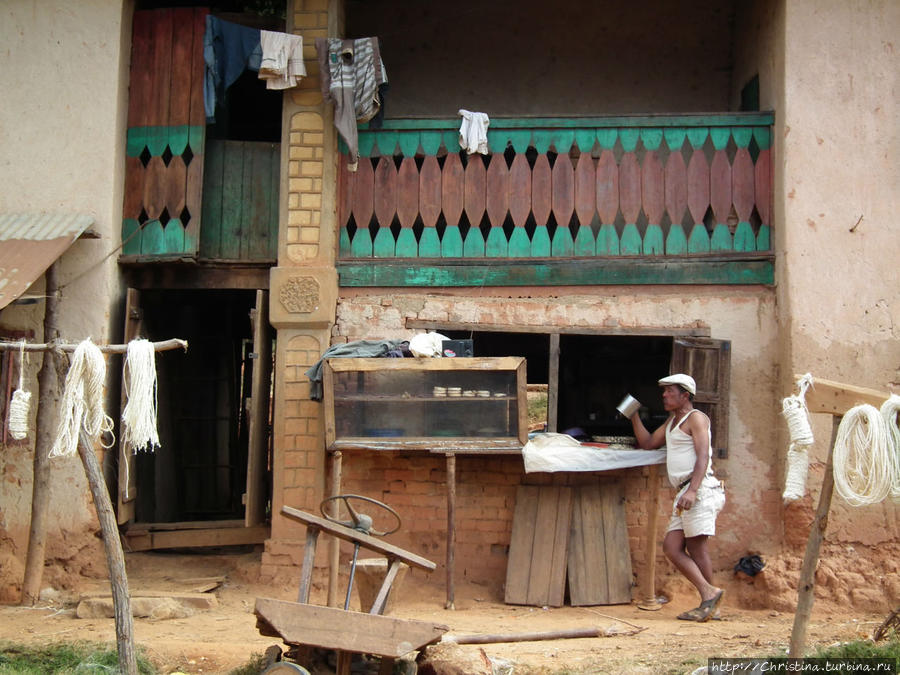 Начать с образования Амбалавау, Мадагаскар