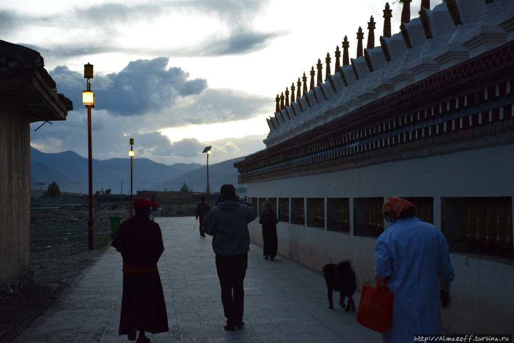 Дом 16-го Гьялва Кармапы в Восточном Тибете Люсюй, Китай