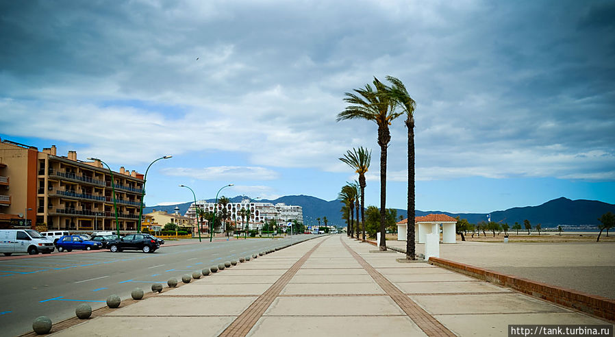 Так же в Эмпорио Брава, были замечены, широки песчаные пляжи…