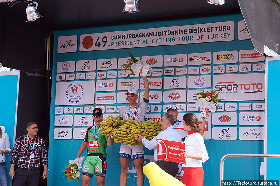 В награду связка бананов Алания, Турция