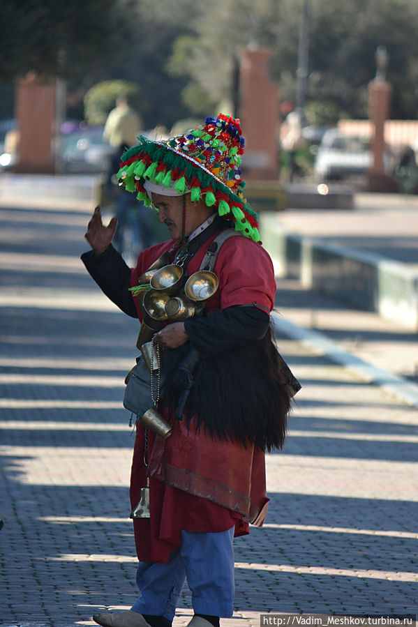 Марроканец в национальном костюме Марракеш, Марокко