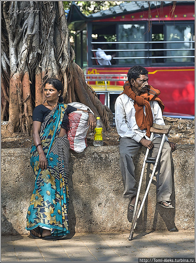 Простые индийцы. Часто нам казалось, что лица у них суровые. Потом мы поняли, что люди из разных штатов выглядят по-разному...
* Мумбаи, Индия
