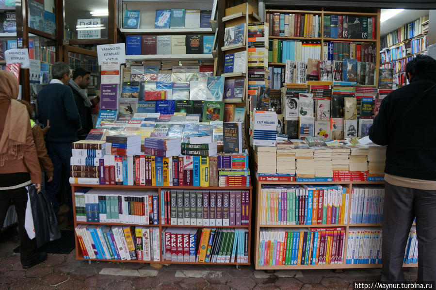 Книжные   развалы. Стамбул, Турция