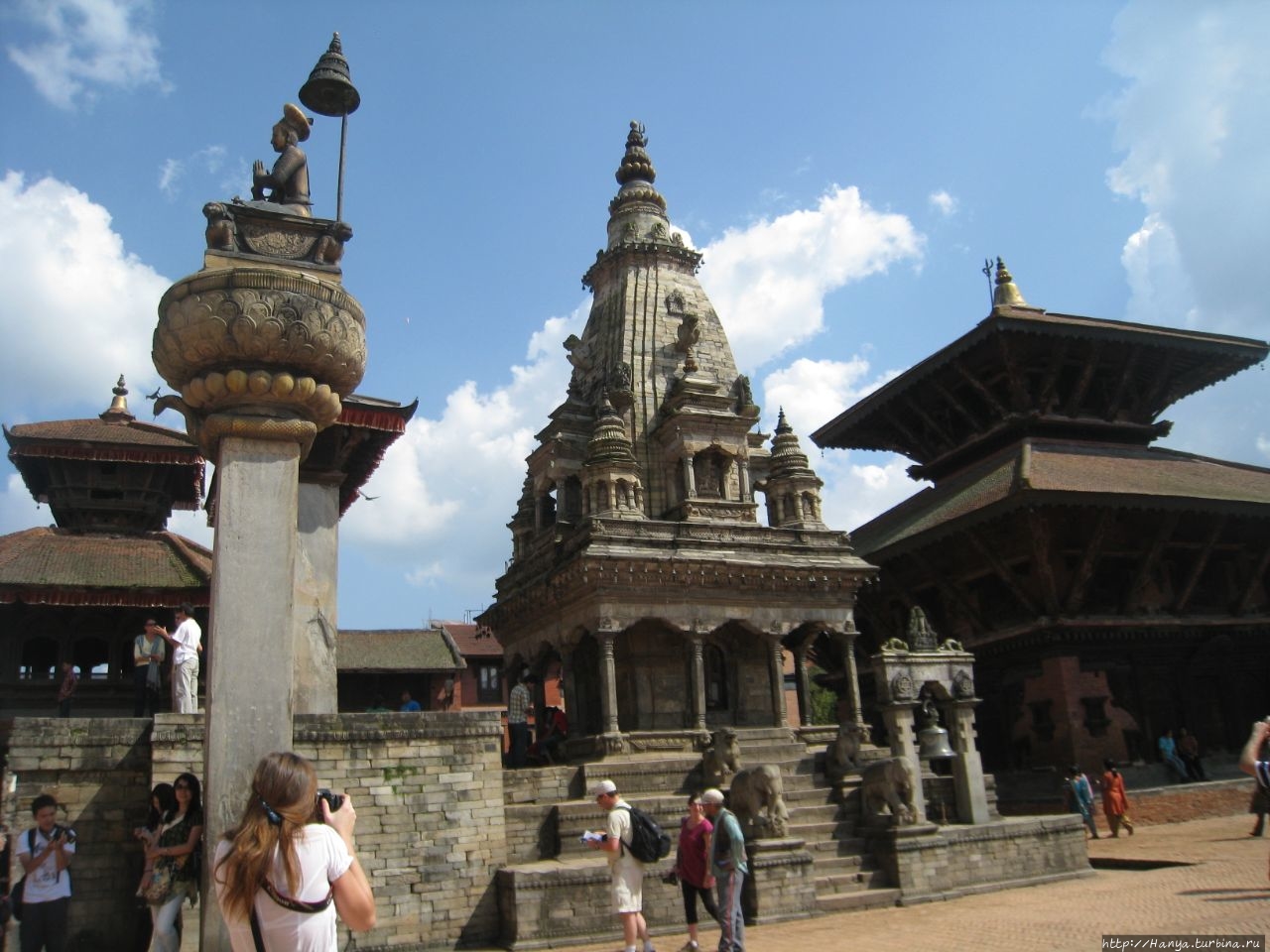 Великолепный храм Vatsala Durga, разрушенный стихией.  Ч.95