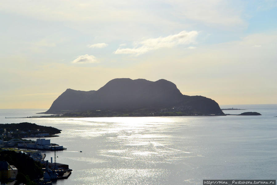 Аксла. Фантастические пейзажи и отголоски войны Олесунн, Норвегия