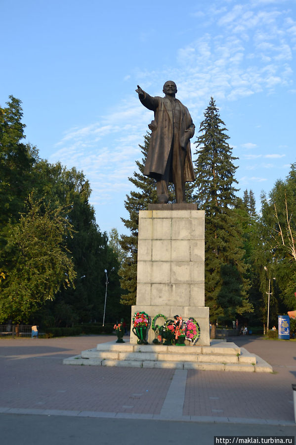 Памятник В. Ленину. Горно-Алтайск, Россия
