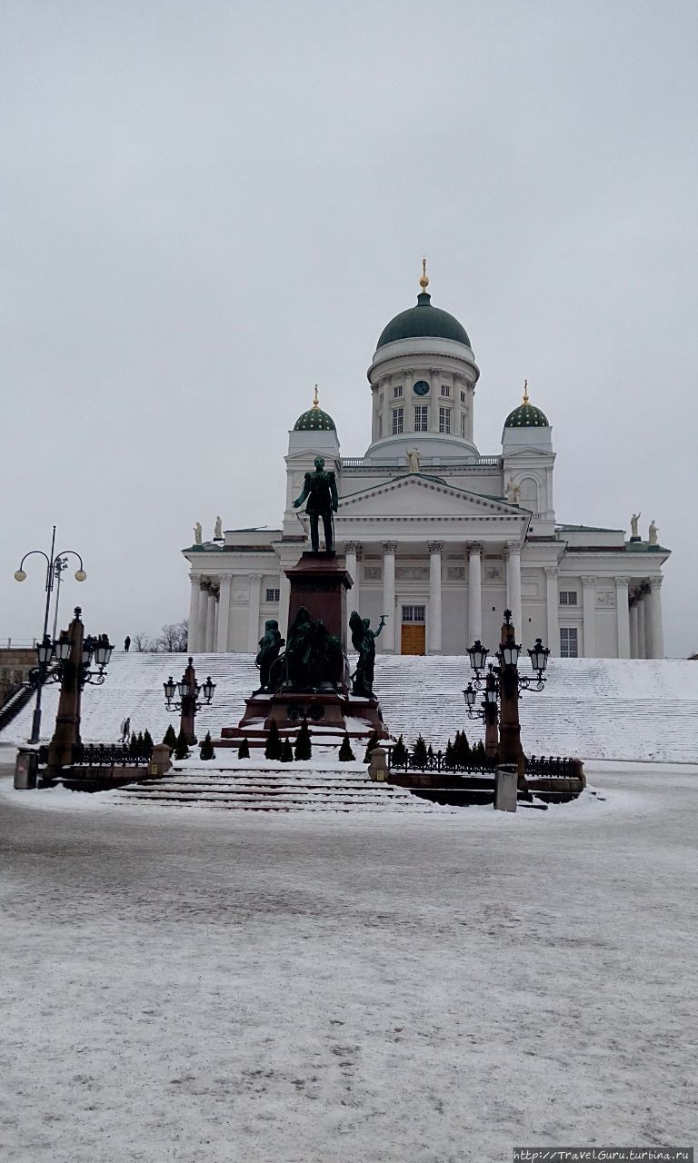 памятник Александру Второму у Николаевского собора на Сенатской площади в Хельсинки Хельсинки, Финляндия