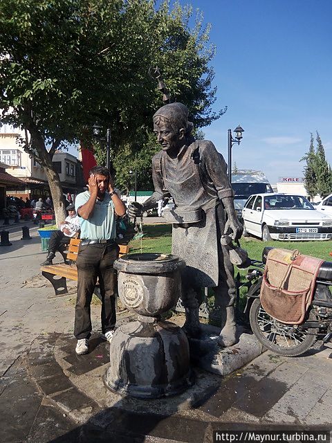 Скульптура водоноса. С каких времен , а все с водой. Газиантеп, Турция
