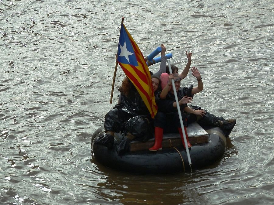 За флагом! Жирона, Испания