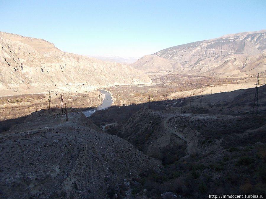 Внизу — р.Андийское Койсу Ботлих, Россия