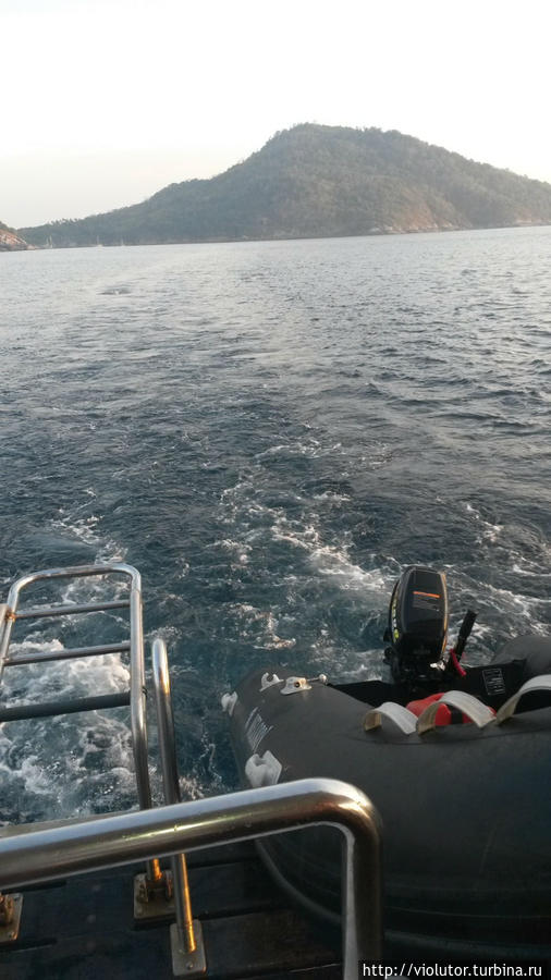 Хрустим песком острова Рача Остров Рача-Яй, Таиланд