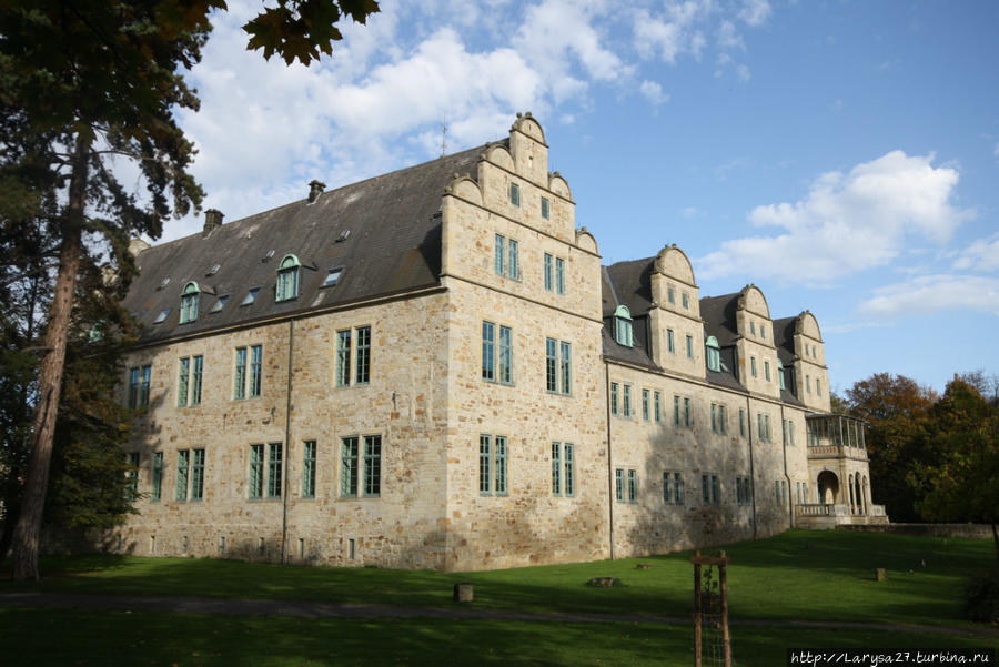Замок построен на месте крепости 13 в. в 1534-1538 г.г. Сейчас здесь финансовый отдел муниципалитета. Штадтхаген, Германия