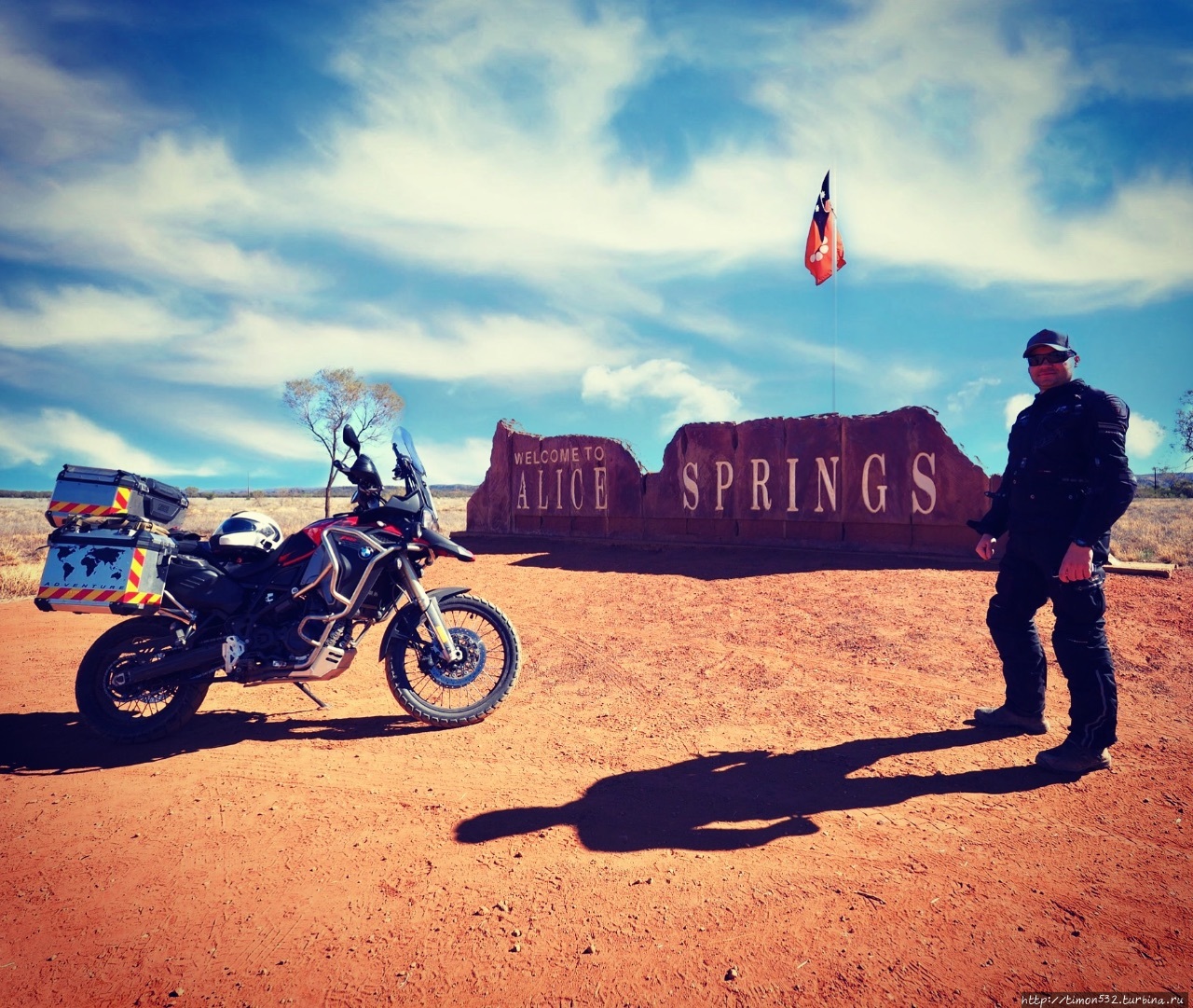 Самая дальняя точка моего маршрута, город Alice Springs, 3250км от дома на мотоцикле!!! :) Австралия