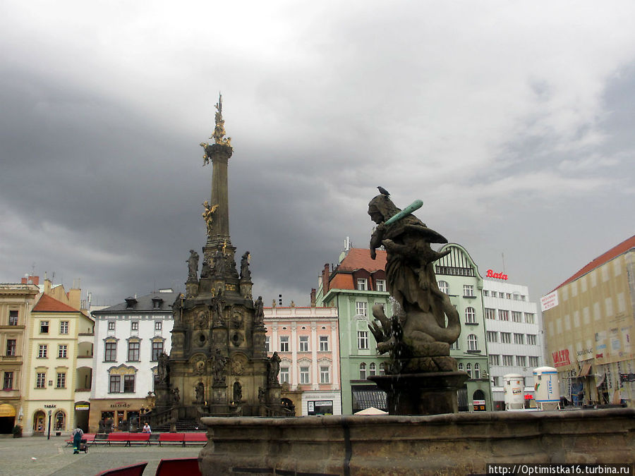 Фонтан Геракла (1687 год) был установлен на Верхней площади, но перенесён на другое место при строительстве колонны Пресвятой Троицы. Оломоуц, Чехия