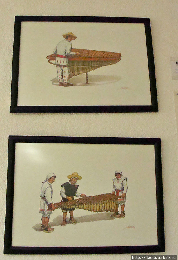 Независимо от происхождения маримба стала очень популярна у индейцев майя. Эти зарисовки с пересосным вариантом инструмента выполнены в колониальный период Тустла-Гутьеррес, Мексика