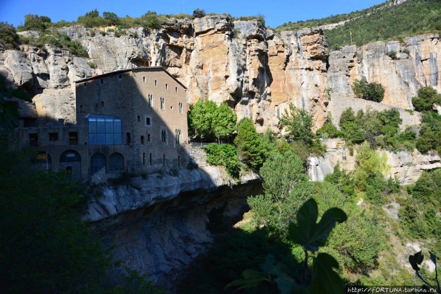 Пещерный монастырь Сан Мигель Дель Фай / Espai Natural Sant Miquel del Fai