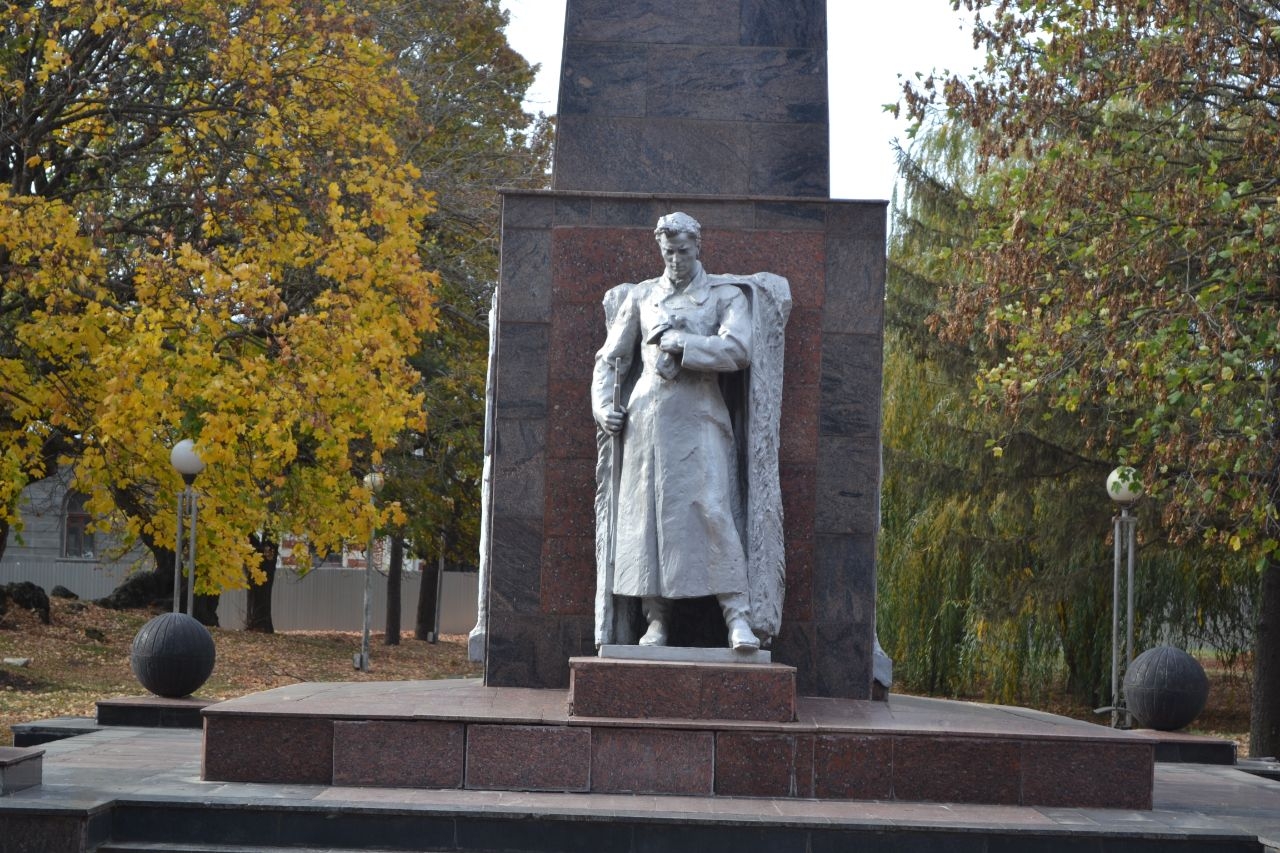 Памятник борцам за Советскую власть на месте храма