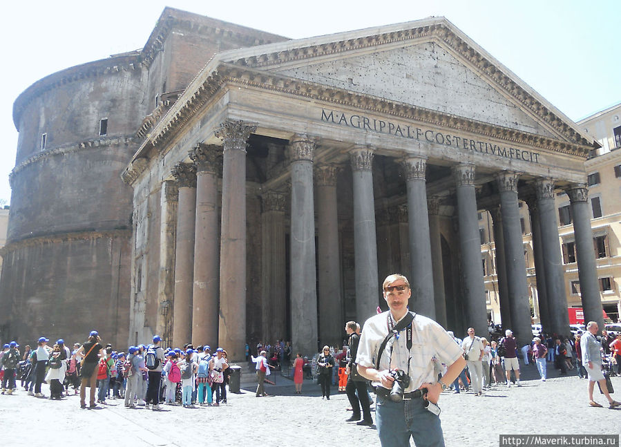 Римский храм Пантеон — самая большая из сохранившихся античных купольных постоек. Высота от пола до купола — 42 метра. Рим, Италия
