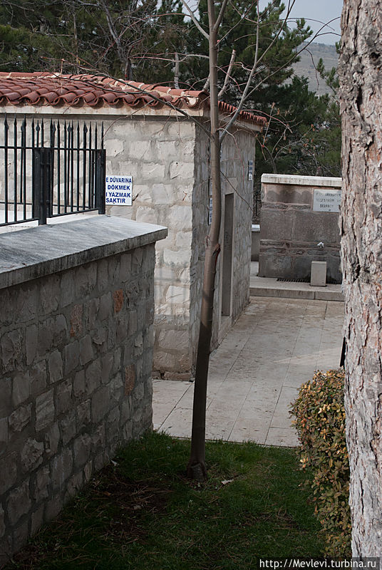 Мавзолей Атес бас Вели (Ates Bas Veli Mausoleum) в Конии Конья, Турция