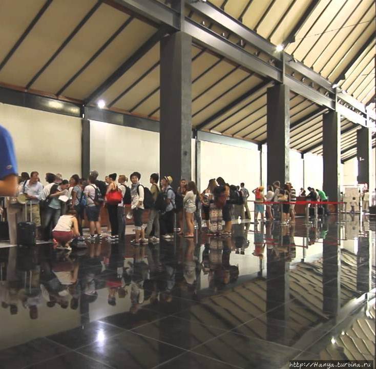 Получение визы в Кмбоджийском аэропорту Сиемрипа. Фото из интернета