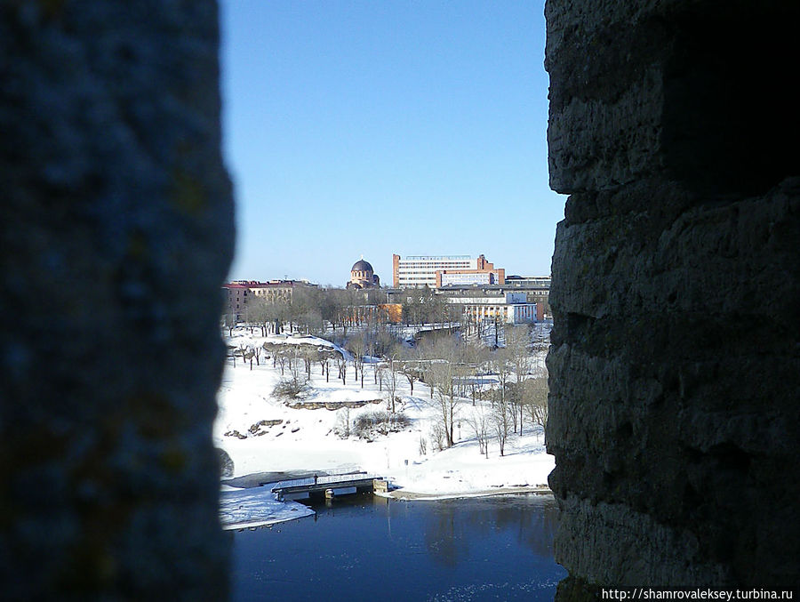 Нарва. Вид со стен Ивангородской крепости