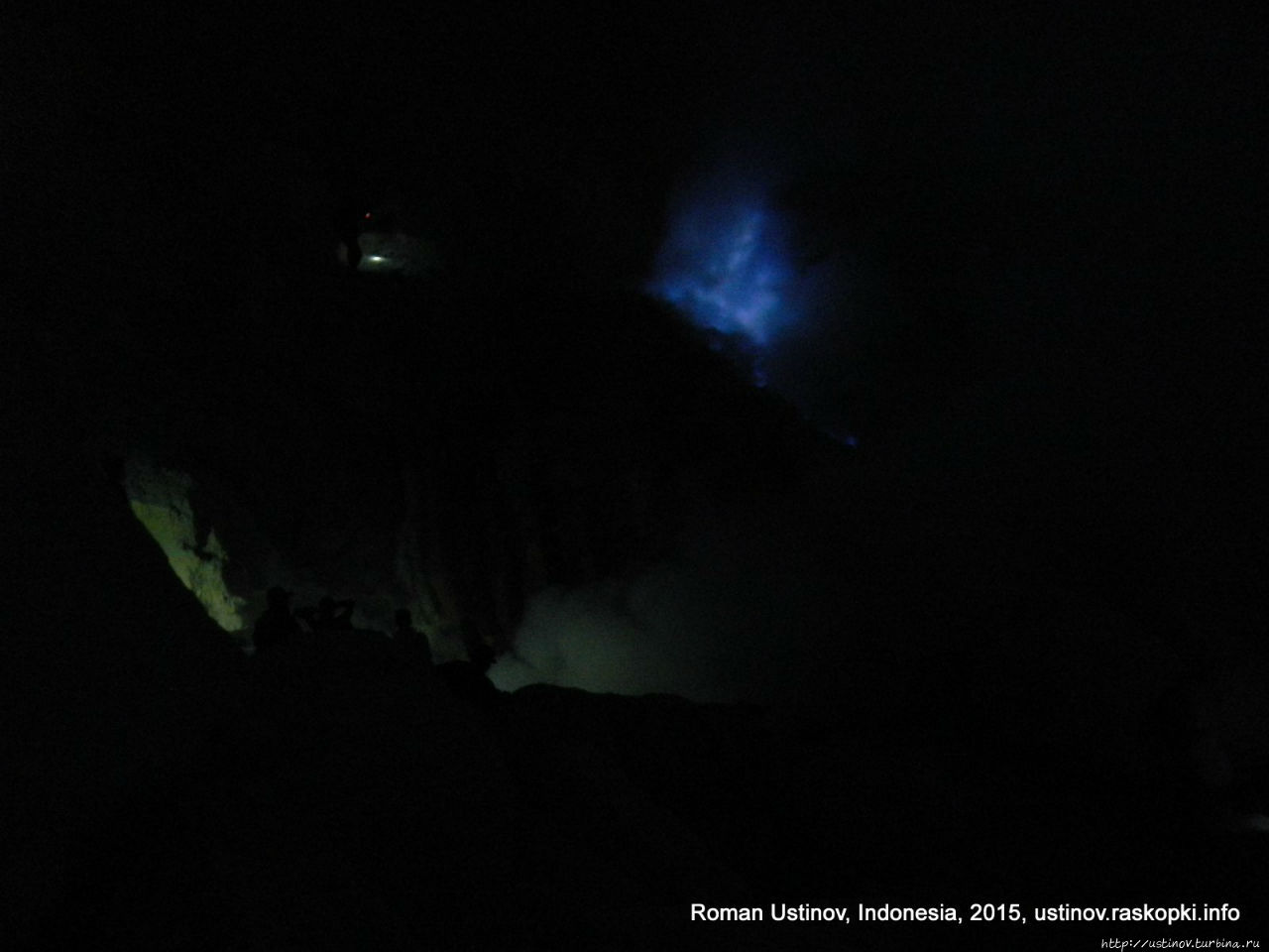 Самая адская работа: добыча серы в кратере вулкана Иджен Кавах-Иджен, Индонезия