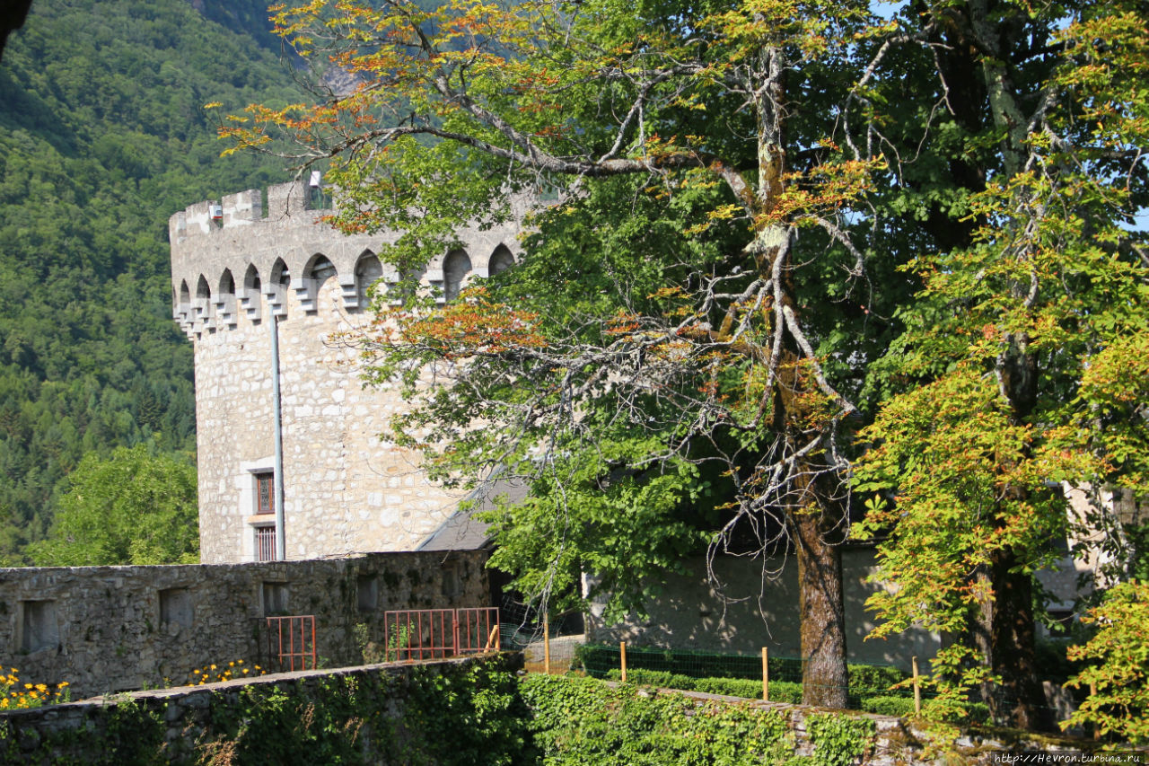 Замок Мьолан Рона-Альпы, Франция