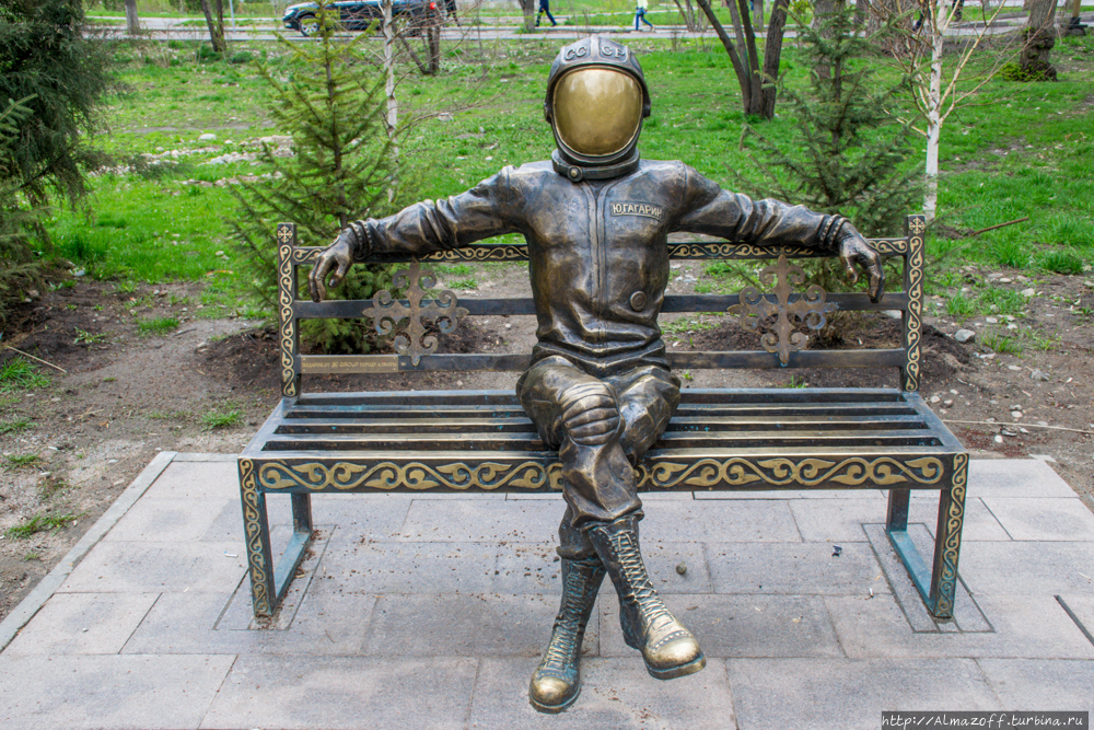 Памятник Юрию Гагарину Алматы, Казахстан