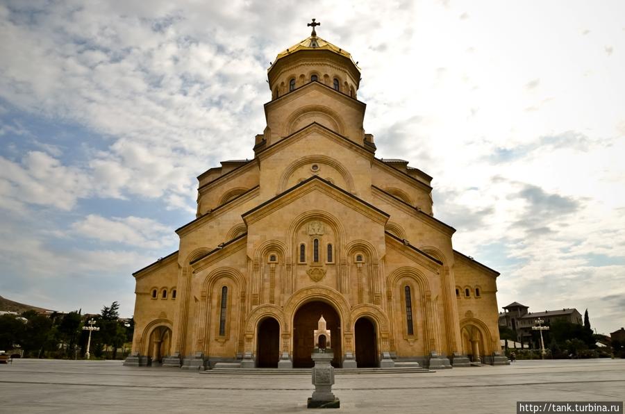 Тбилиси. Цминда Самеба или Собор Святой Троицы Тбилиси, Грузия