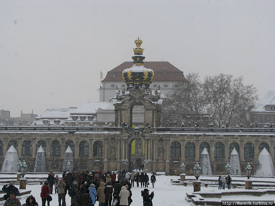 Дворец Цвингер- жемчужина саксонского барокко. В 1945 году Цвингер был разрушен до основания, его воссоздали по архивным чертежам. Дрезден, Германия